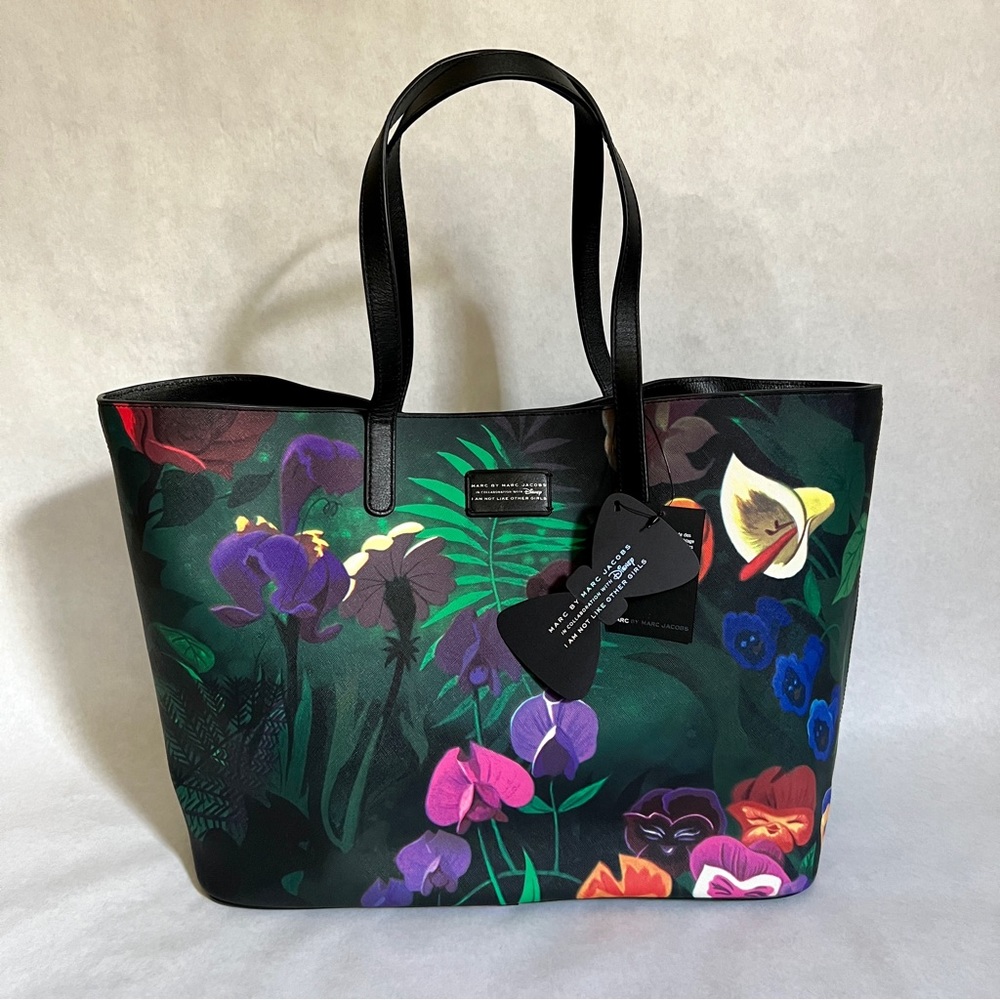 MARC BY MARC JACOBS X DISNEY Alice In Wonderland Tote & Pouch - Picture 6 of 15